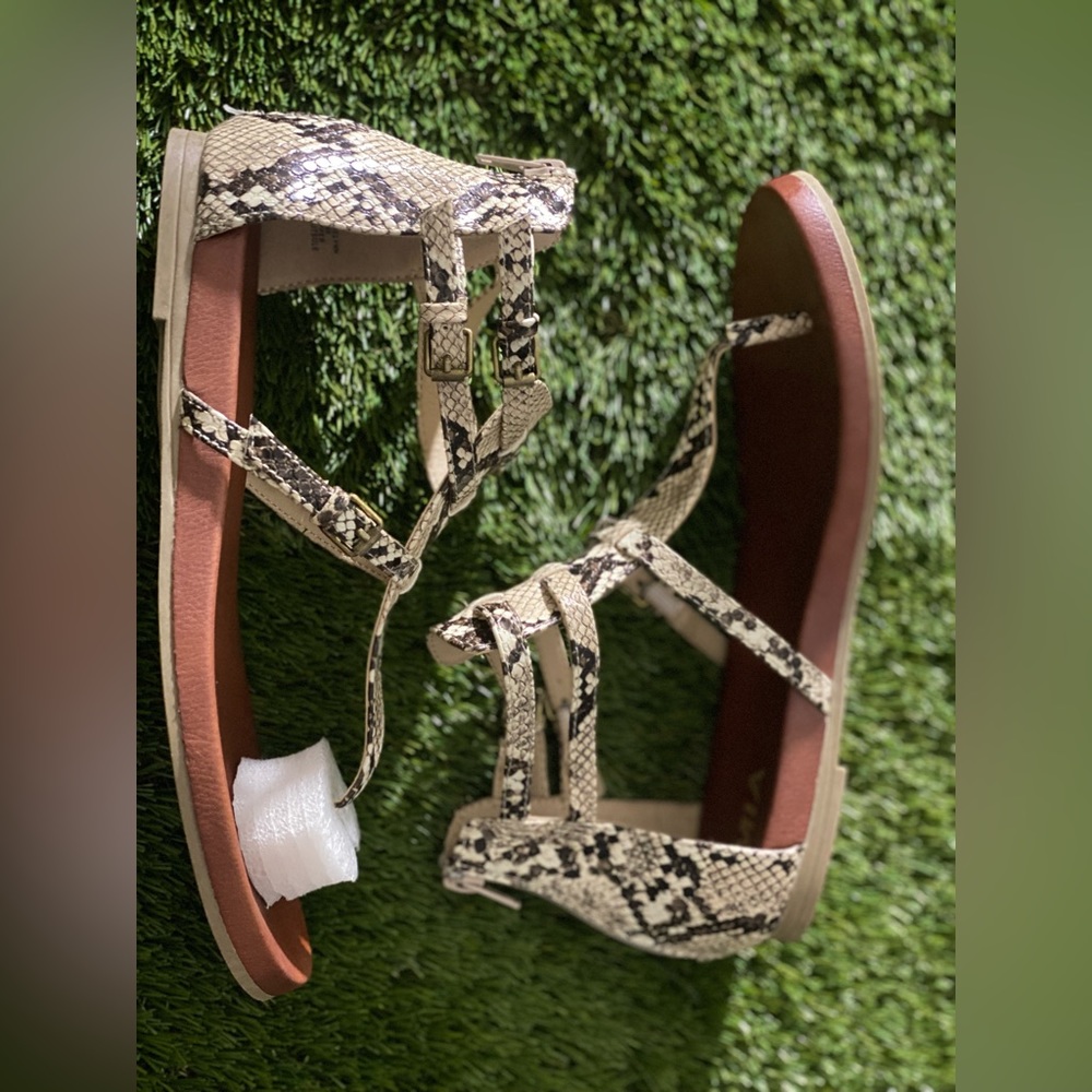 Womens sandals size 9